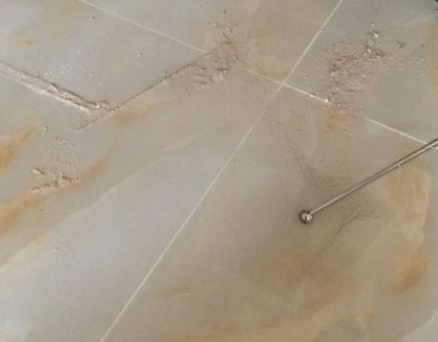 白碱滩瓷砖空鼓维修公司分享粘合剂选择不当在瓷砖铺贴过程中可能导致以下问题