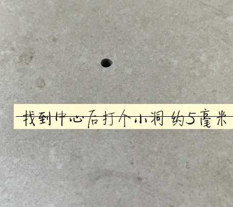 白碱滩瓷砖空鼓维修公司专业解答在瓷砖铺贴过程中，如果砂料搅拌不均匀，将会带来以下问题